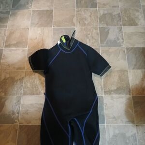 Kids Black and Blue Wetsuit 2mm Diving Snorkeling Size Extra Large